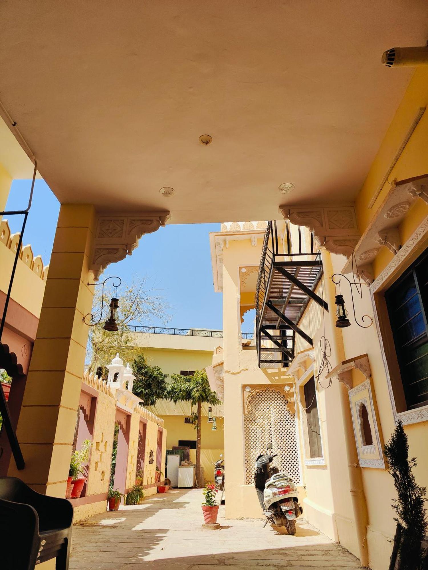 Homestay Garh Madan Heritage Guest And Restaurant